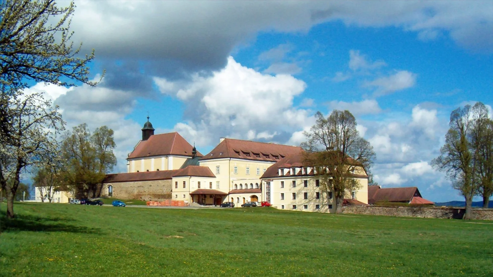 Karmelitánský klášter – Kostel / sakrální stavba, Kostelní Vydří